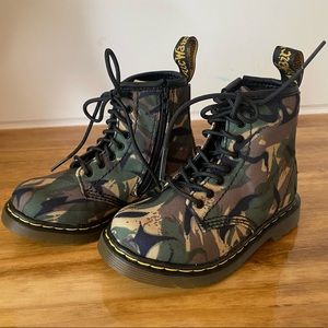 Doc Marten’s kids broklee camo combat boots